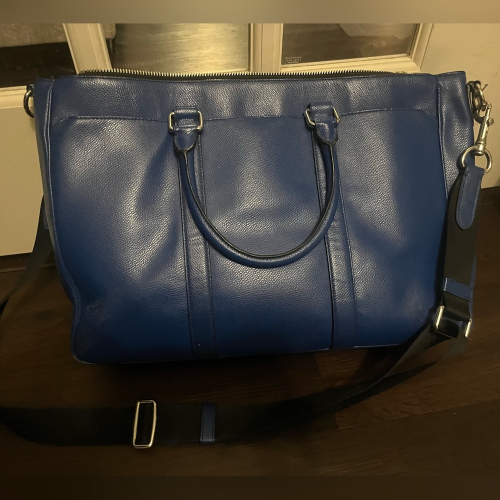 Coach work bag. Fits computer and has many pockets. Great used condition.